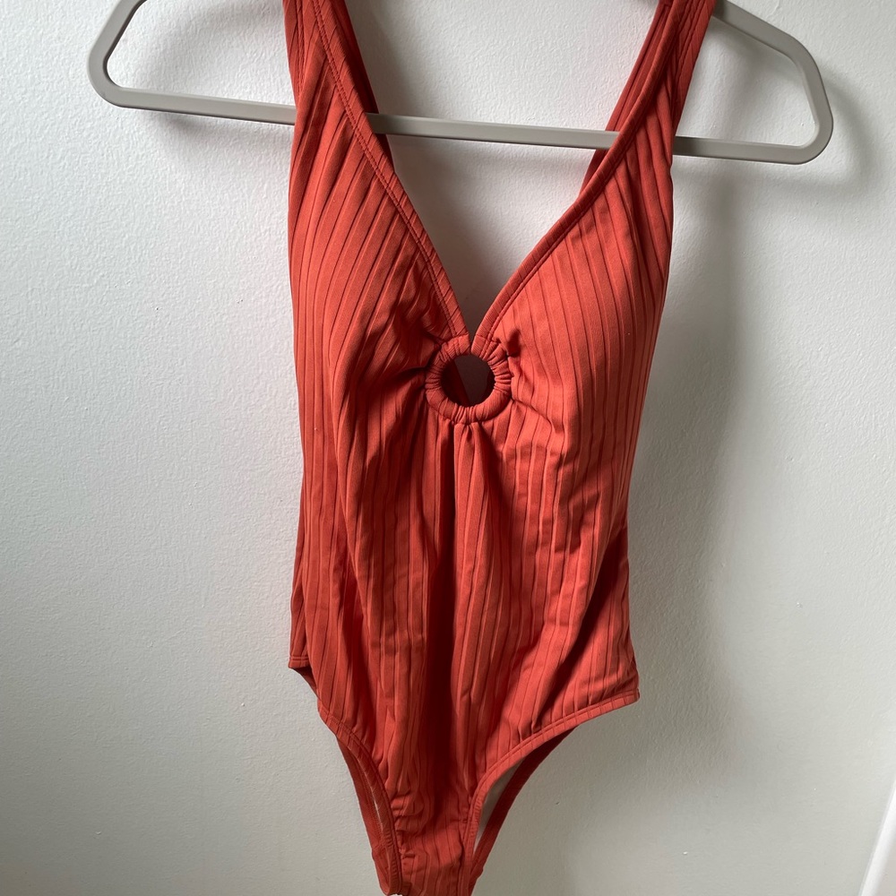 Never worn one piece bathing suit 👙